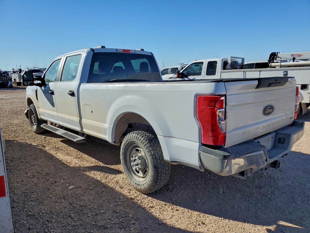 2022 Ford F250 Super Duty - Фото 2