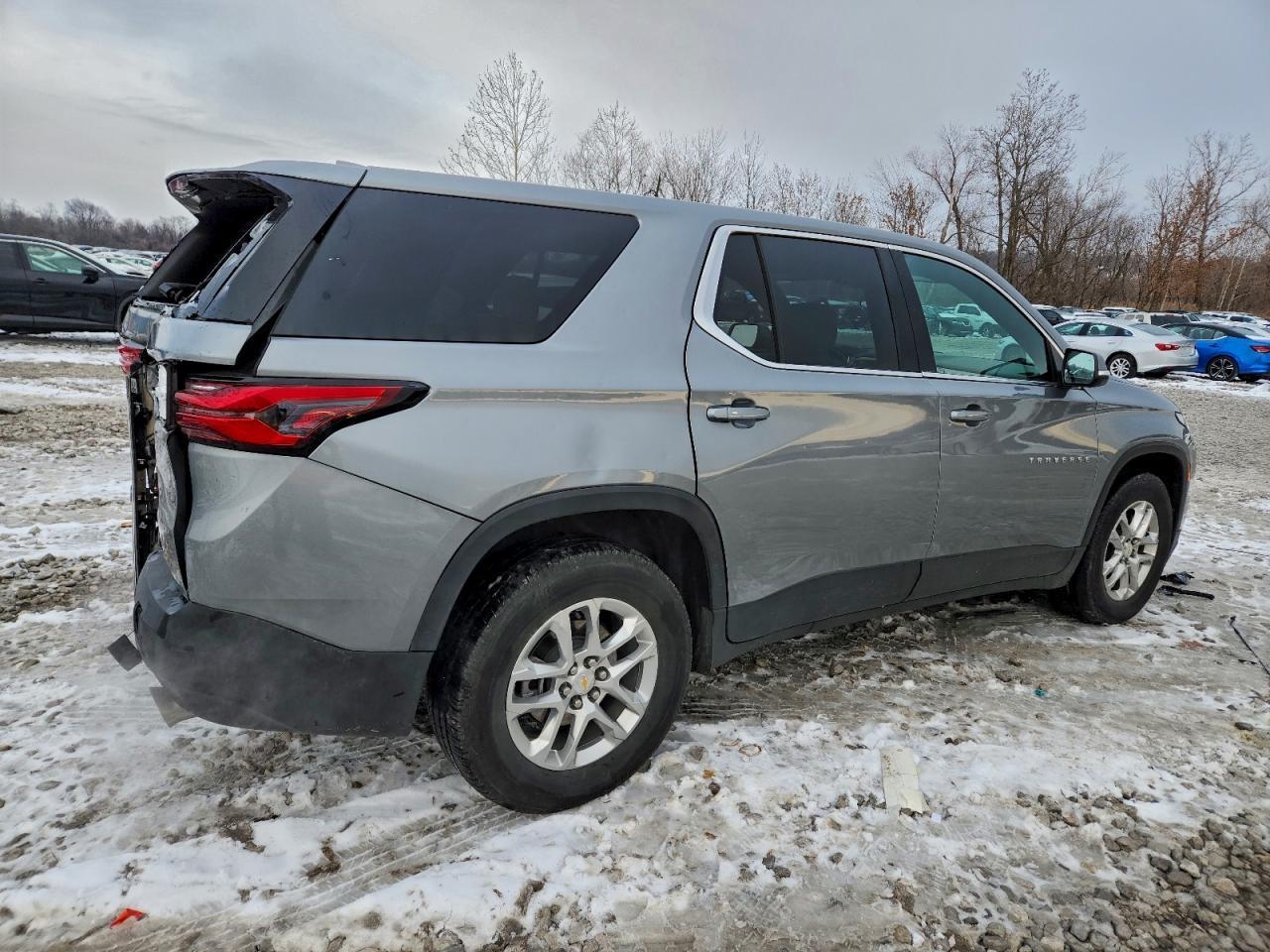 2023 Chevrolet Traverse Ls - Image 3