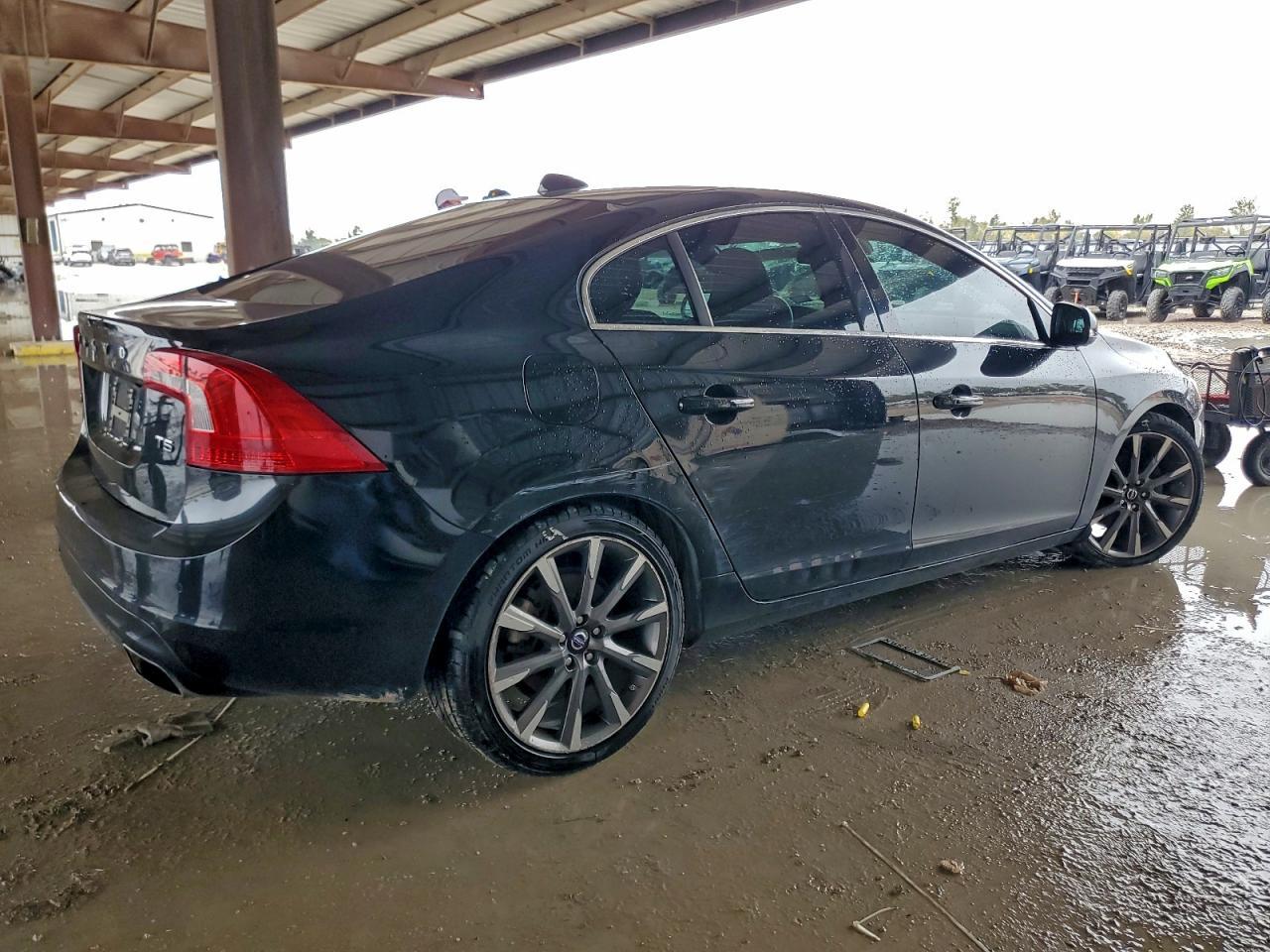 2015 Volvo S60 Platinum - Image 3