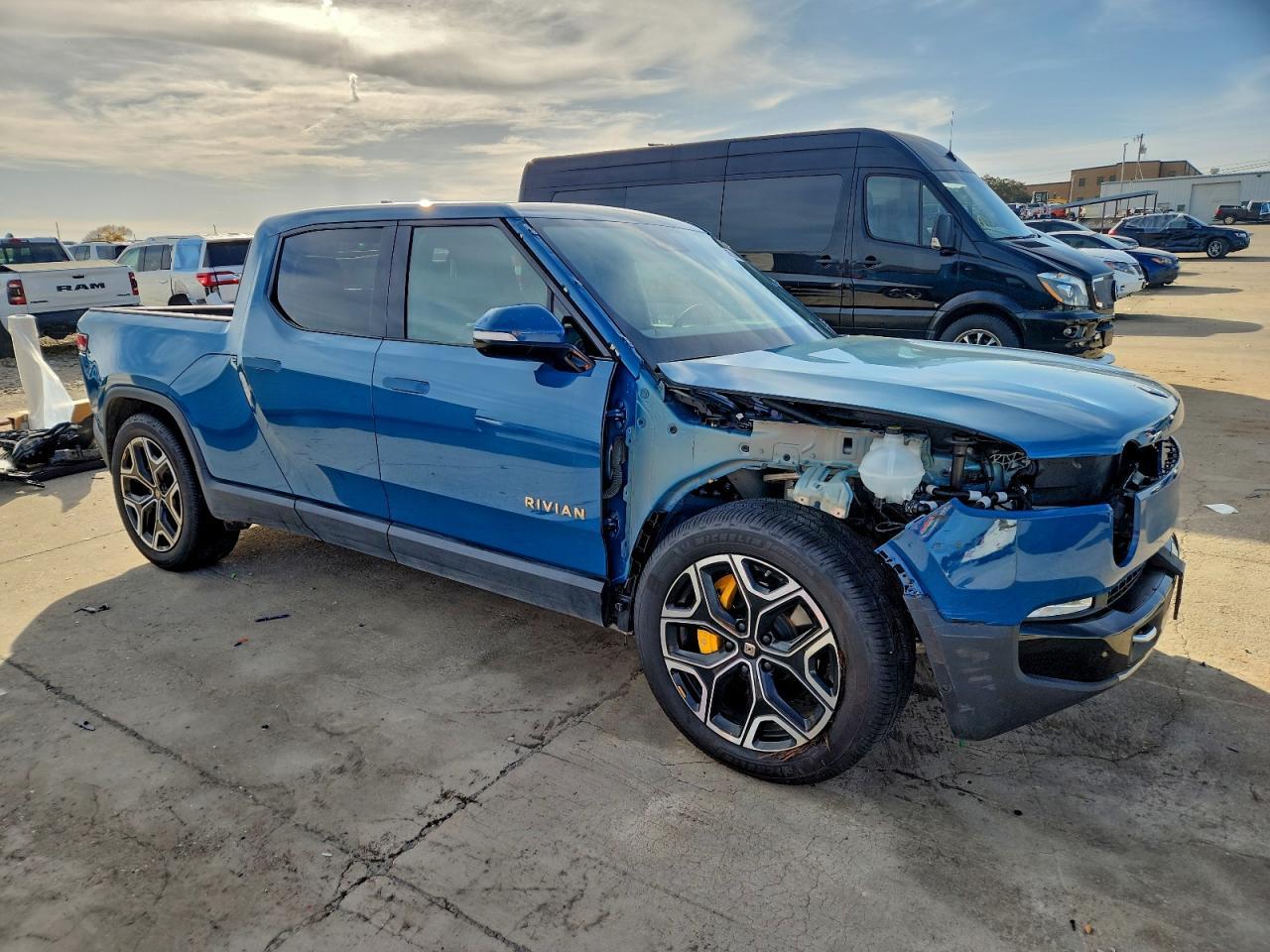 2022 Rivian R1T Adventure - Фото 4