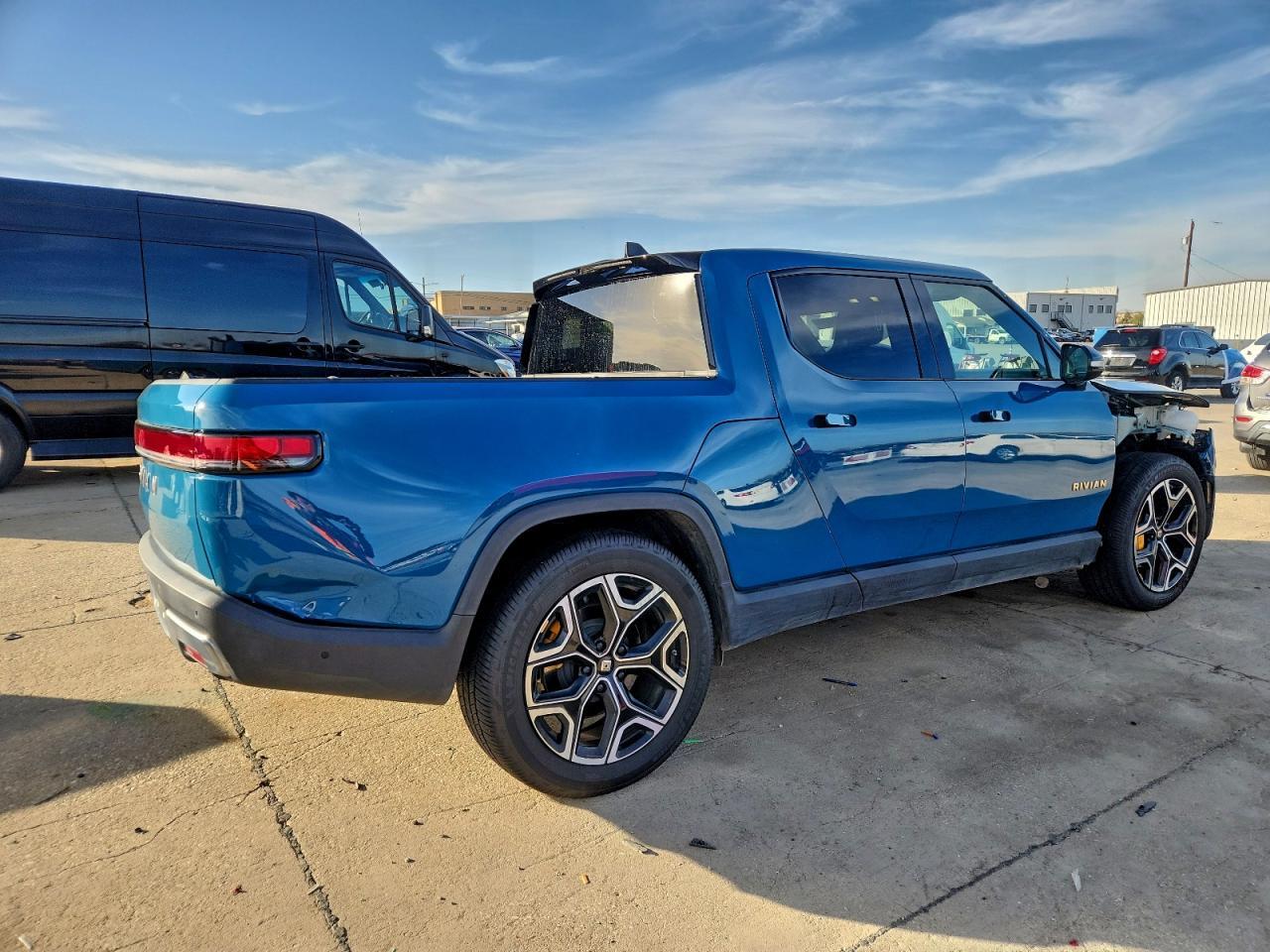 2022 Rivian R1T Adventure - Фото 3