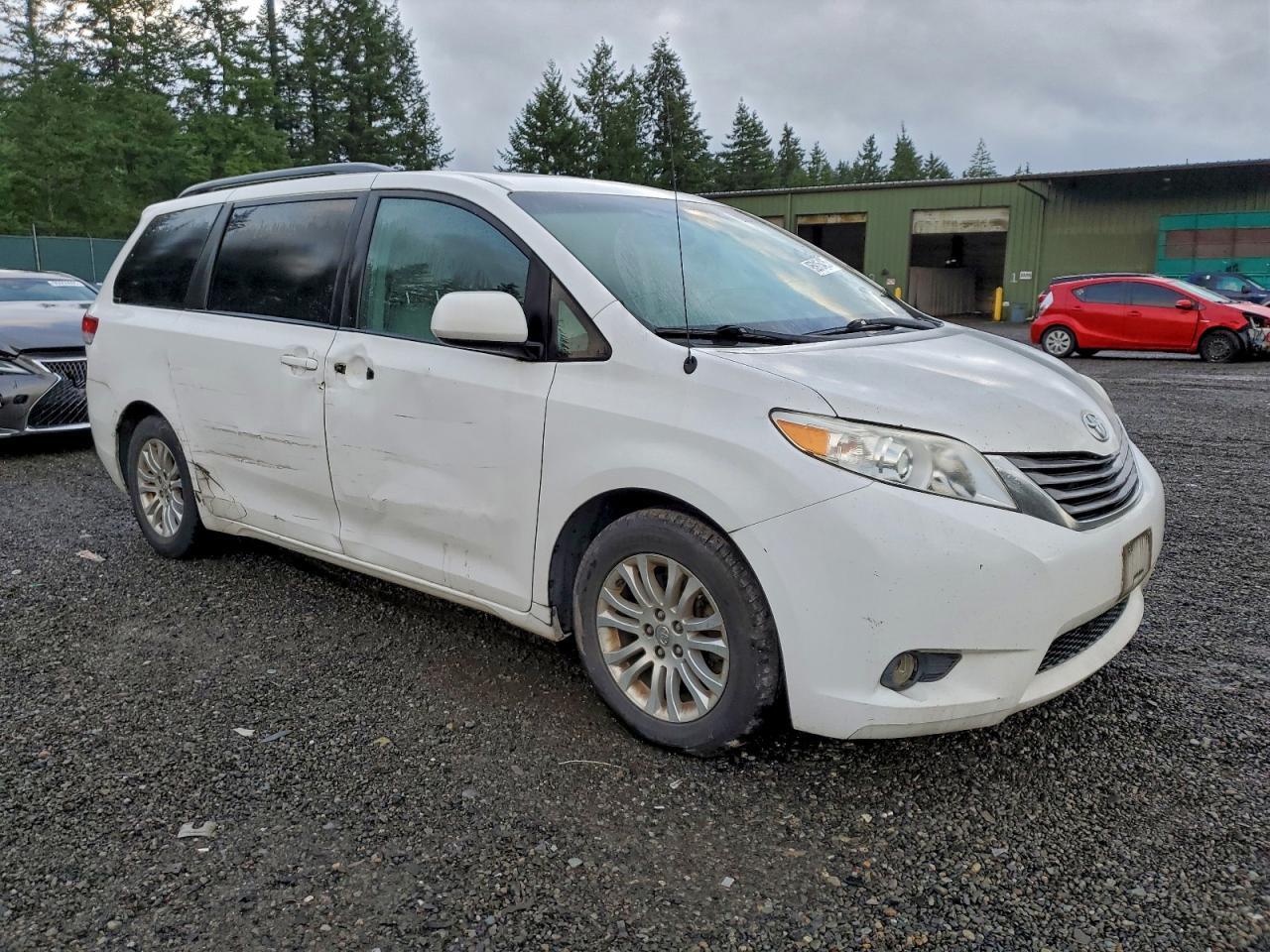 2012 Toyota Sienna Se 8-Passenger - Фото 4
