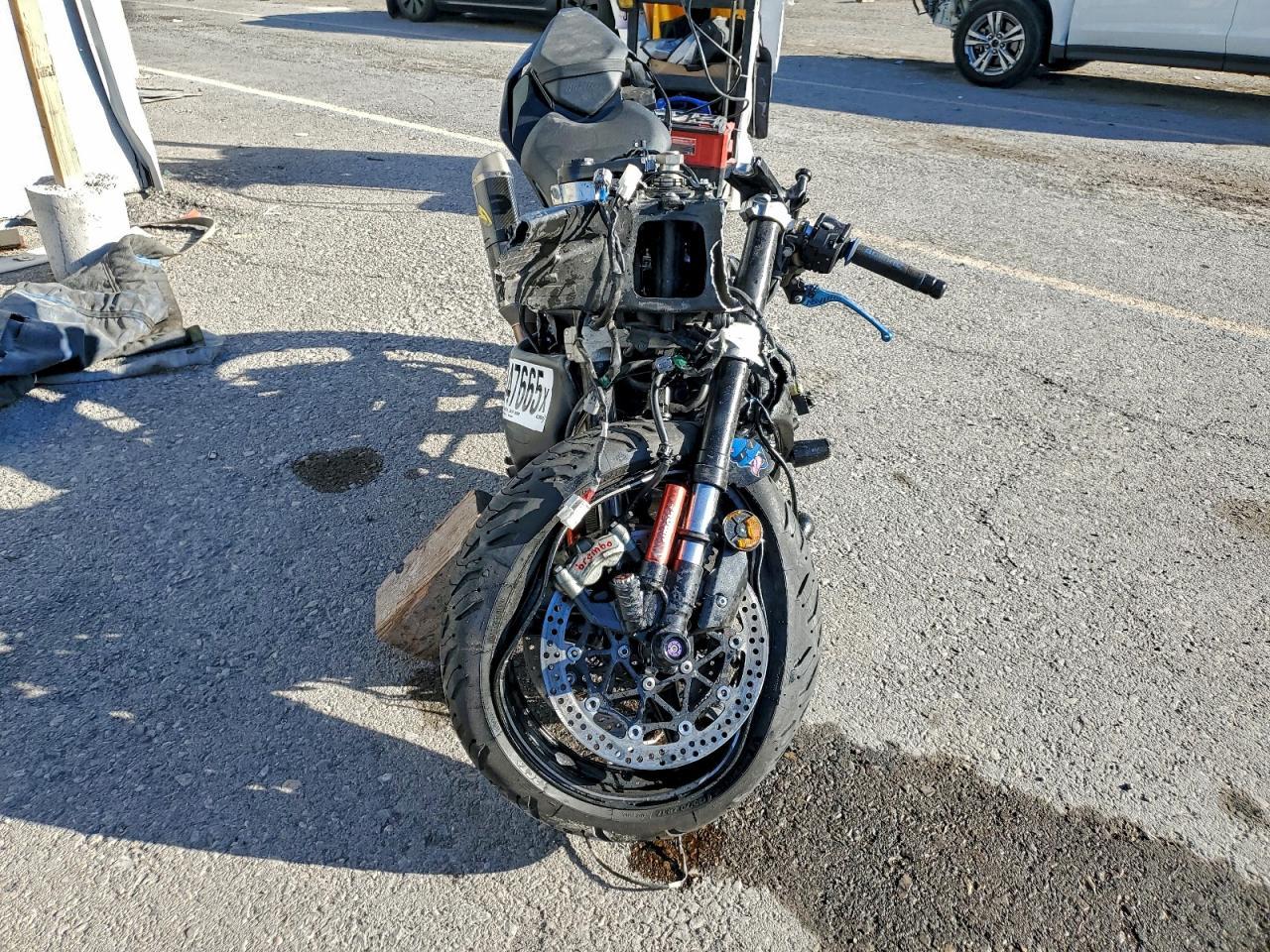 2024 Kawasaki Zx1002 L - Image 2