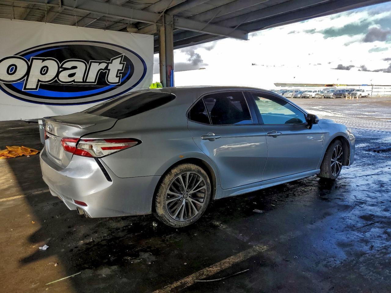 2018 Toyota Camry Se - Image 3