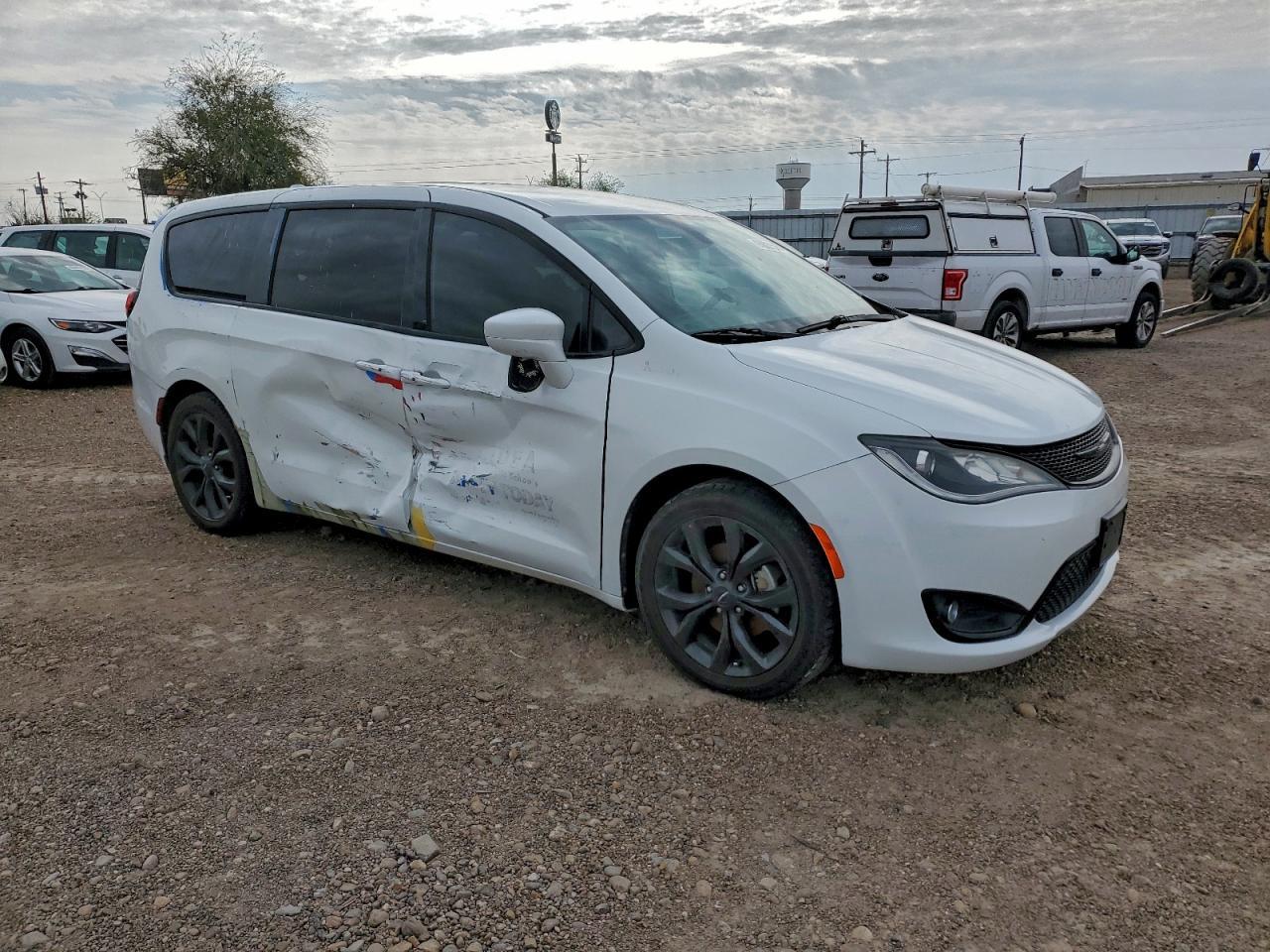 2020 Chrysler Pacifica Touring - Фото 4