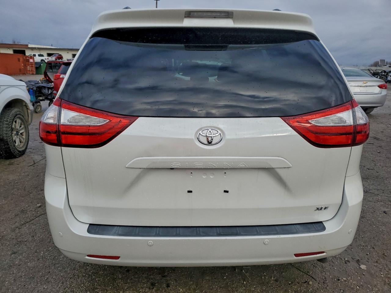 2015 Toyota Sienna Xle - Фото 6