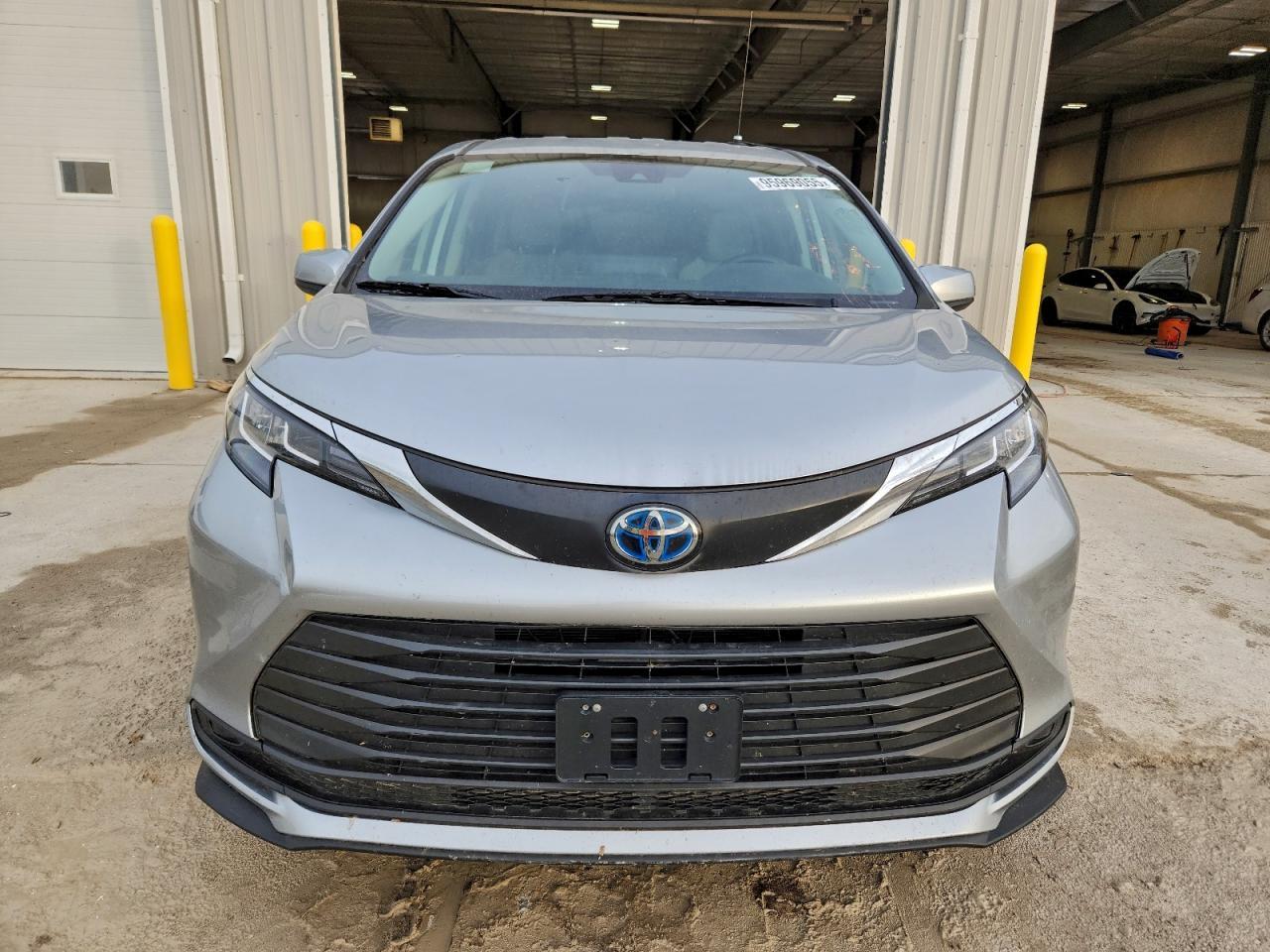 2021 Toyota Sienna Le - Image 5