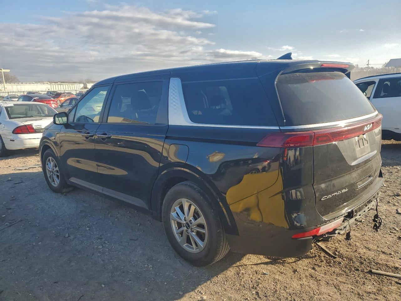 2022 Kia Carnival Lx - Фото 2