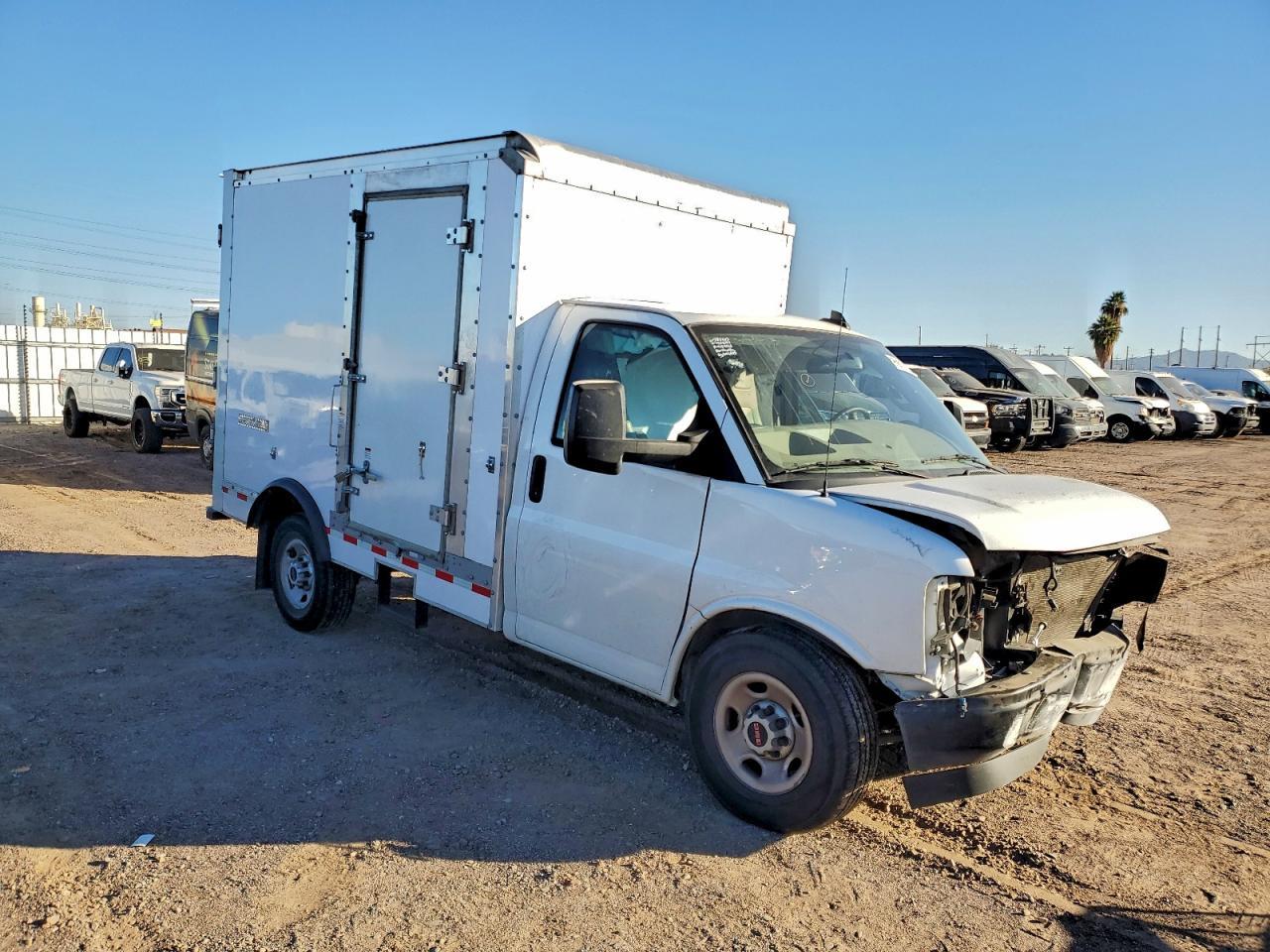 2023 GMC Savana-Cutaway Delivery Truck - Image 4