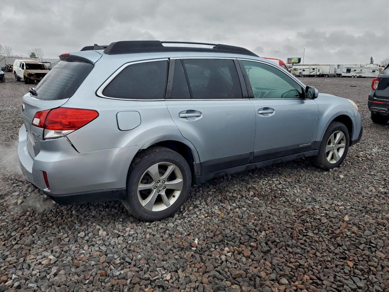 2013 Subaru Outback 3.6R Limited - Image 3
