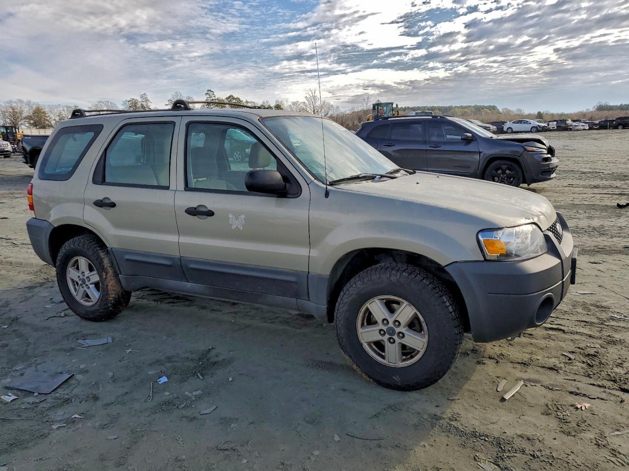 2005 Ford Escape Xls - Image 4