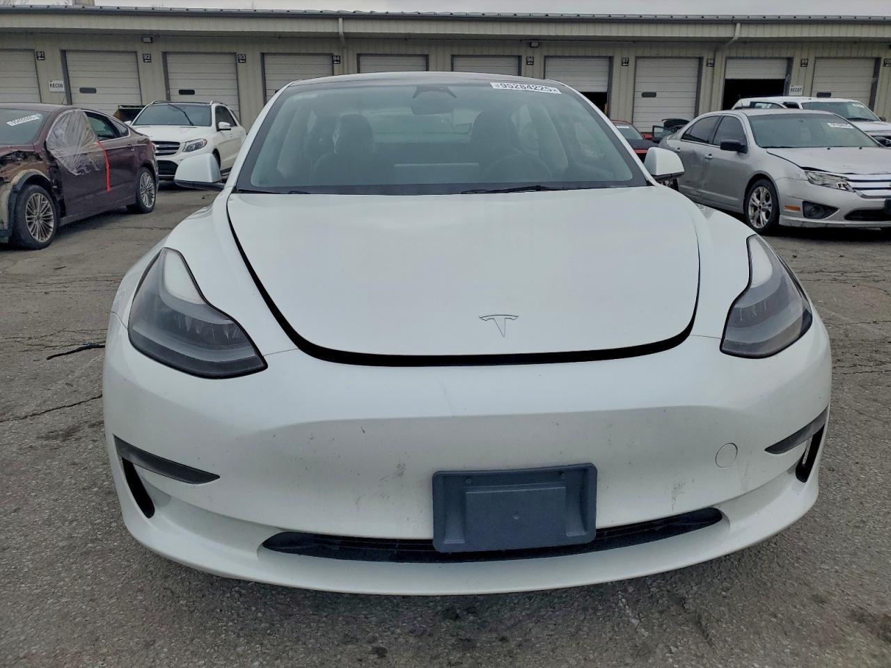 2023 Tesla Model 3 - Фото 5