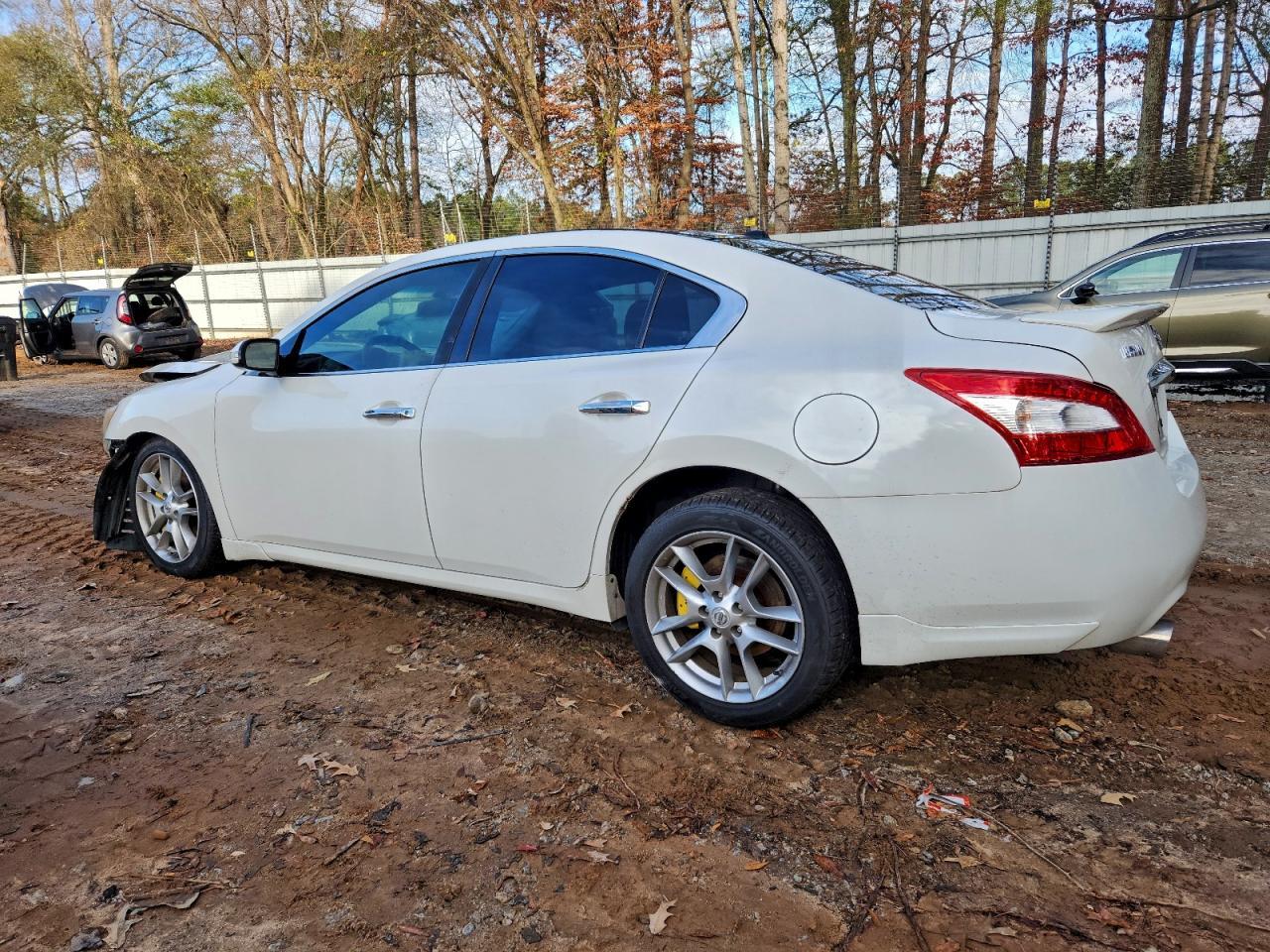 2011 Nissan Maxima S - Image 2