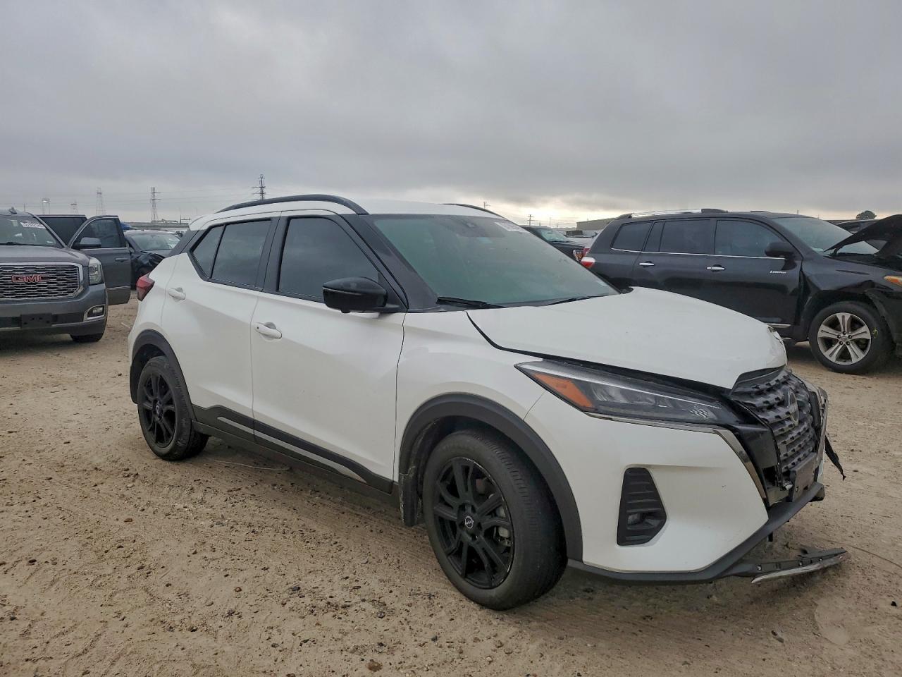 2024 Nissan Kicks Sr - Image 4