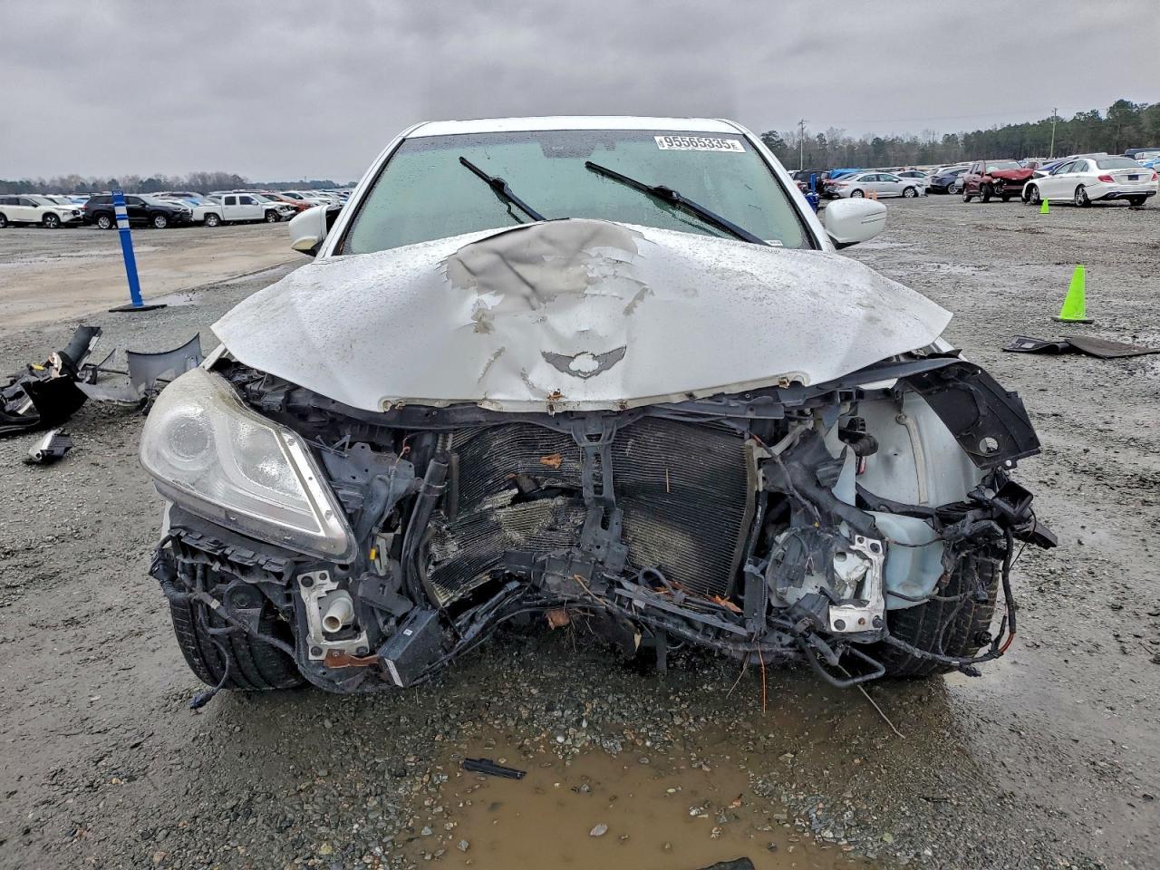 2013 Hyundai Genesis 3.8L - Image 5