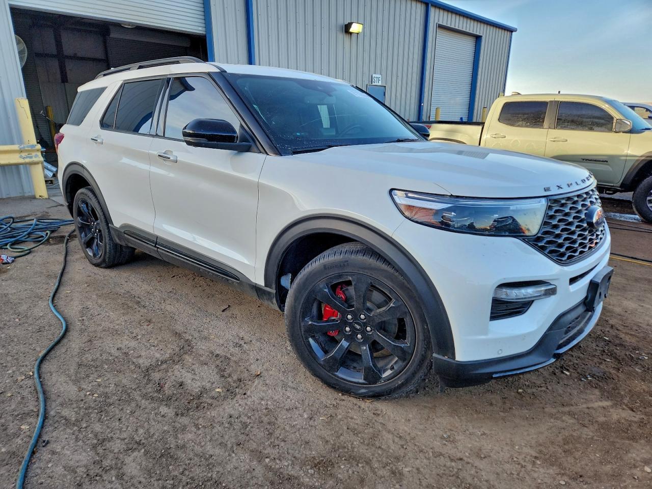 2022 Ford Explorer St - Фото 4