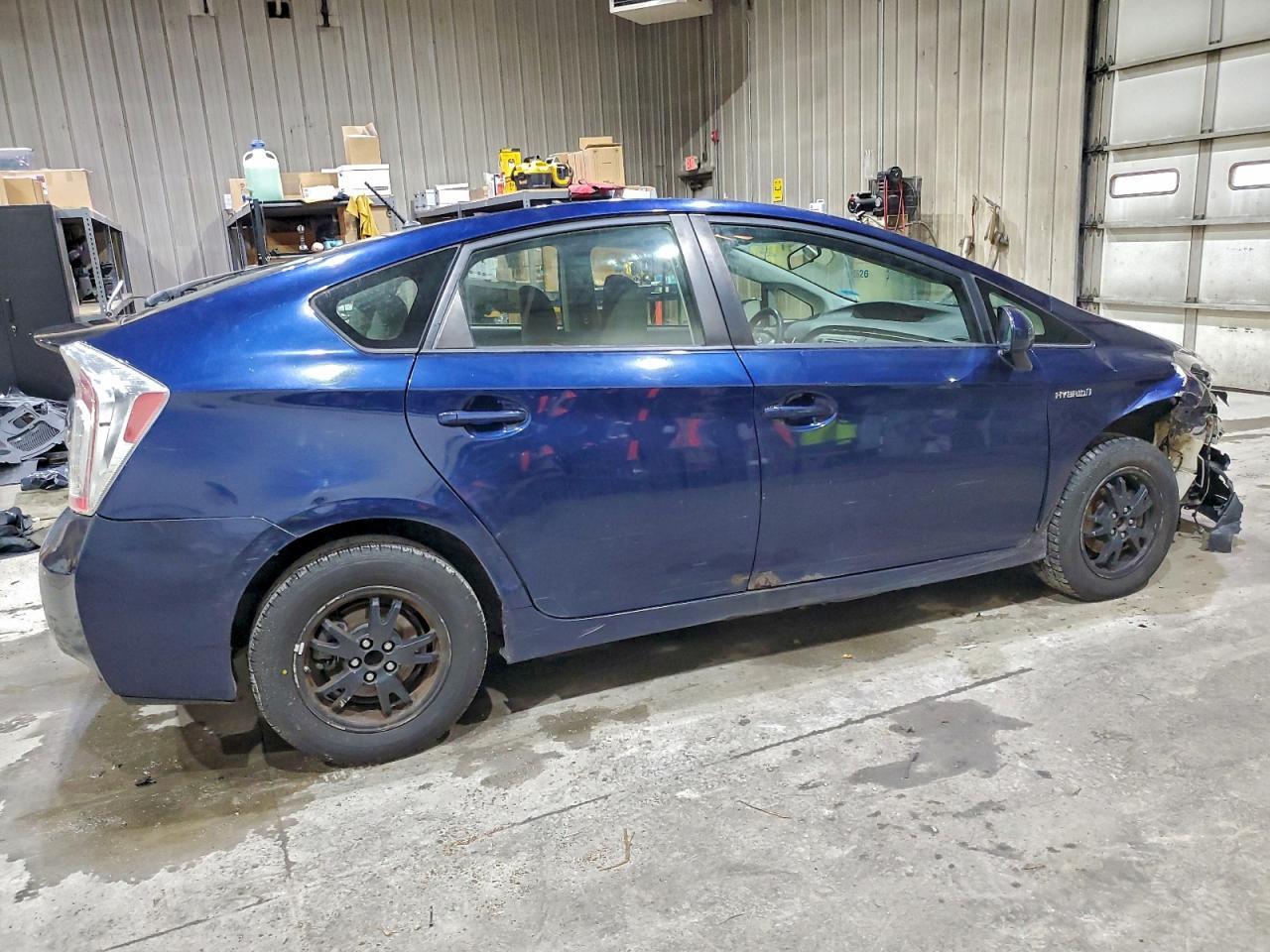 2012 Toyota Prius Two - Фото 3