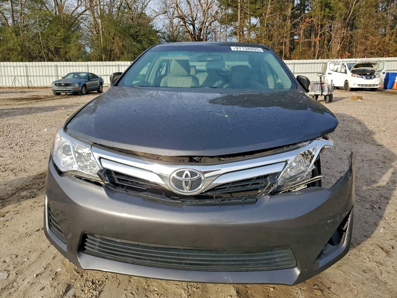 2012 Toyota Camry Base - Фото 5
