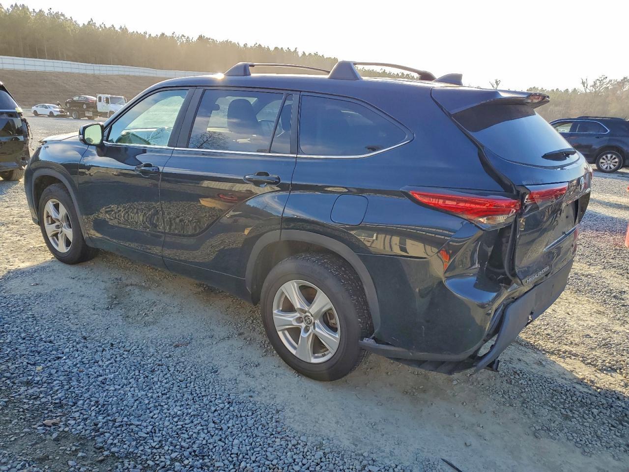 2023 Toyota Highlander L - Фото 2