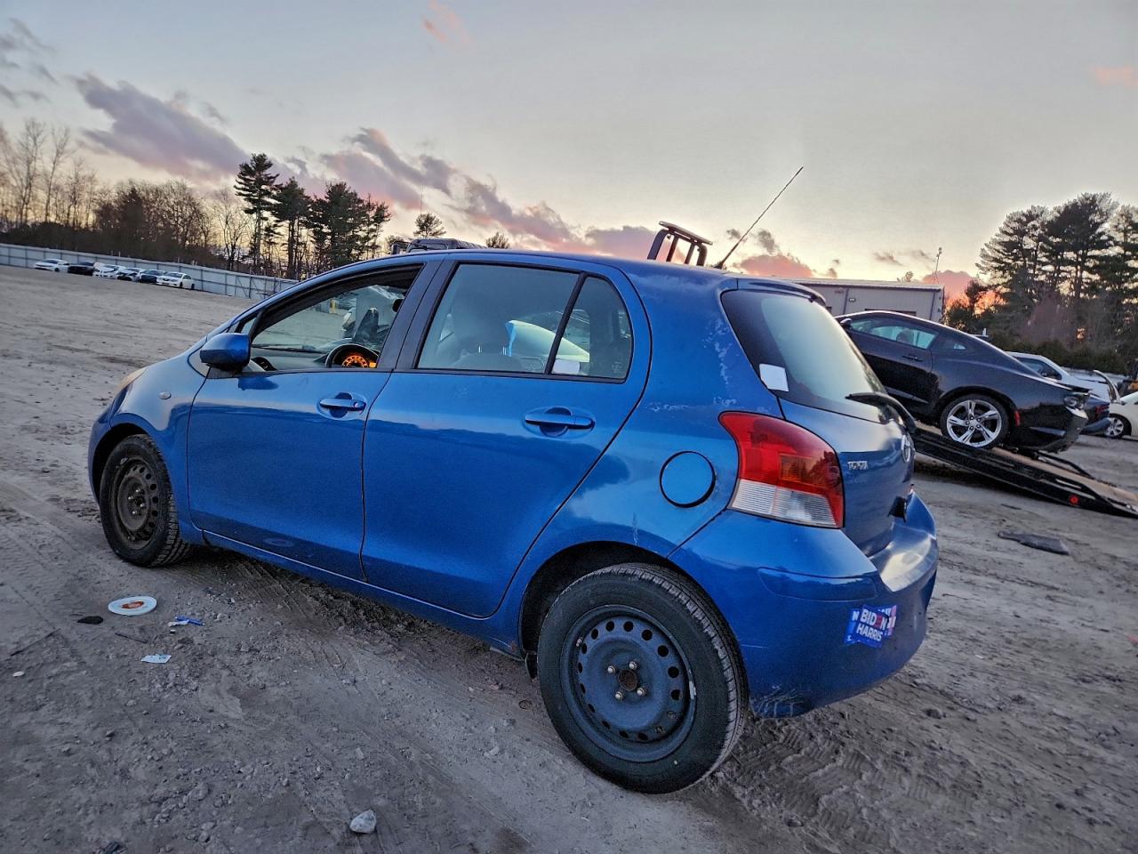 2010 Toyota Yaris - Image 2