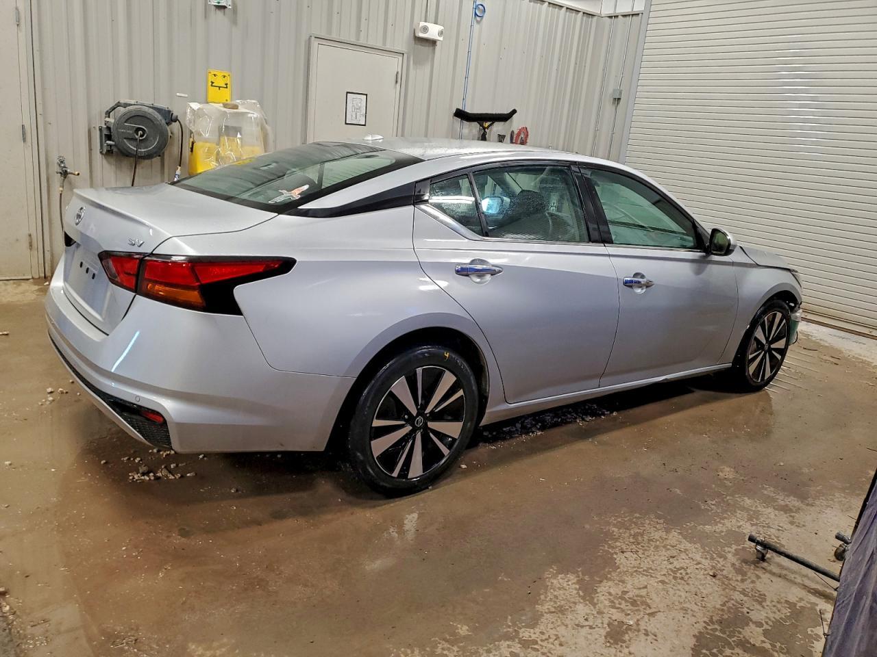 2021 Niss Altima Sv - Image 3