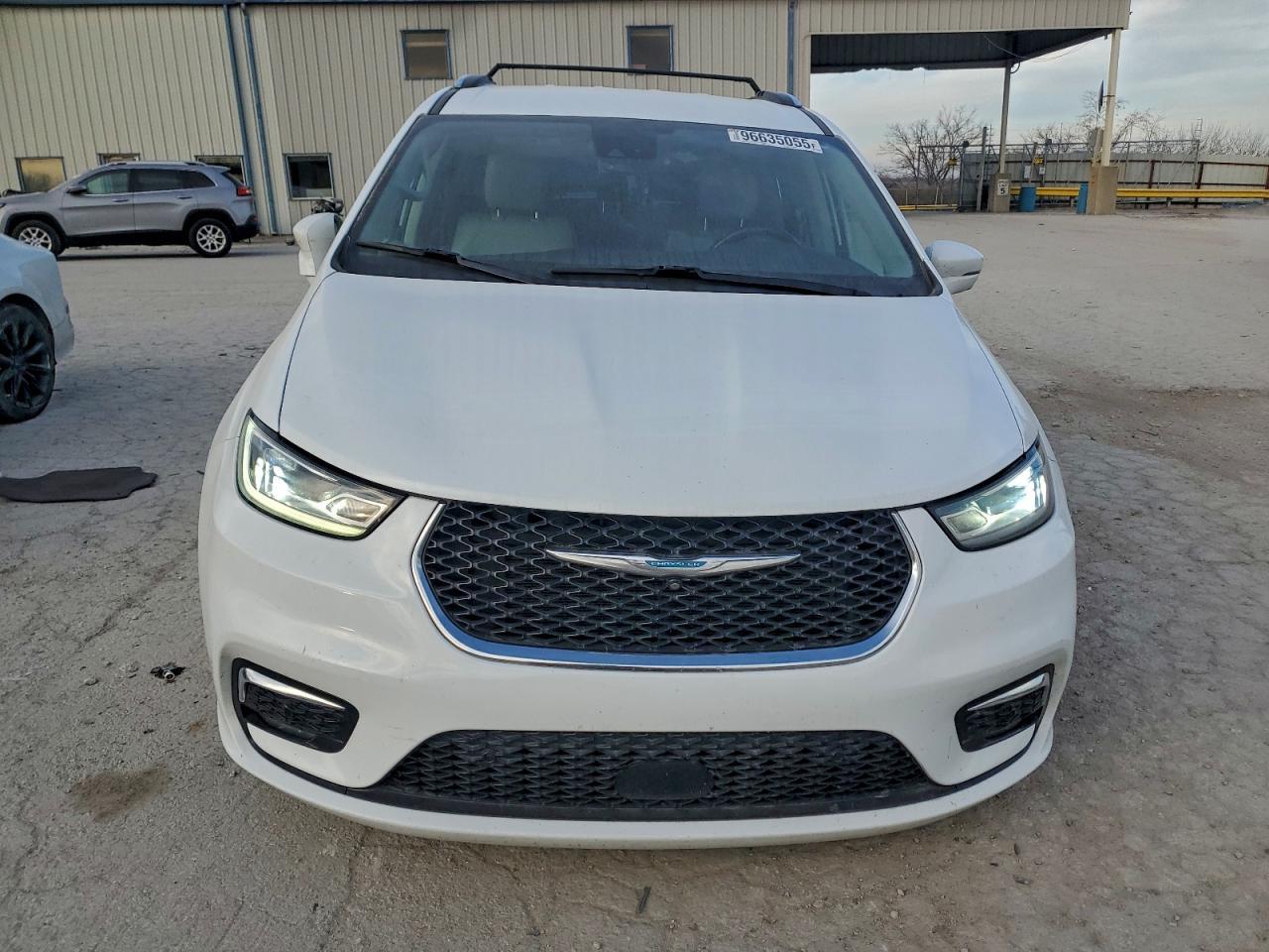 2021 Chrysler Pacifica Hybrid Touring L - Image 5