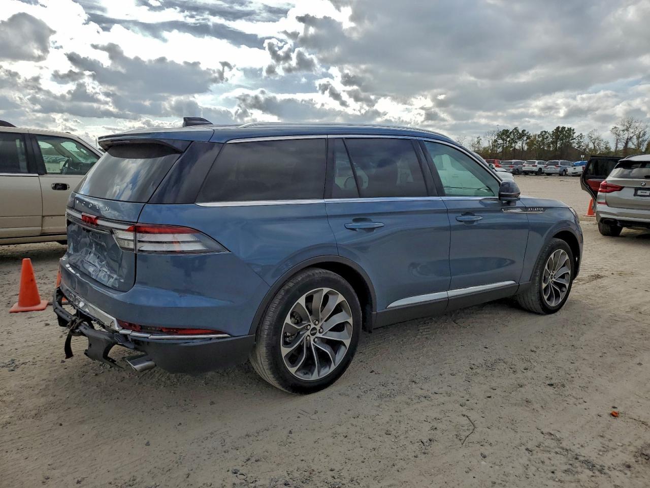 2025 Lincoln Aviator Reserve - Image 3