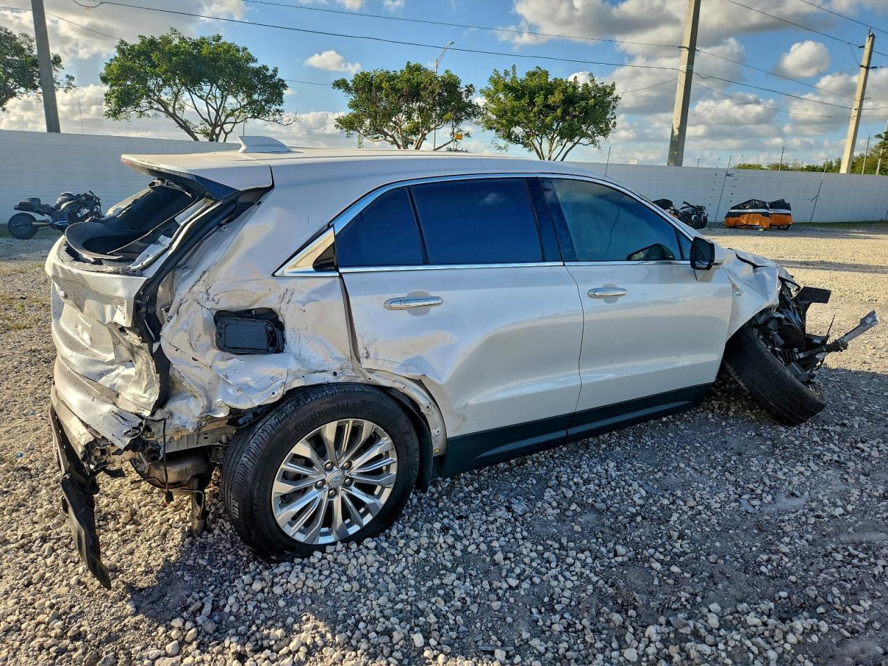 2024 Cadillac Xt4 Luxury - Image 3