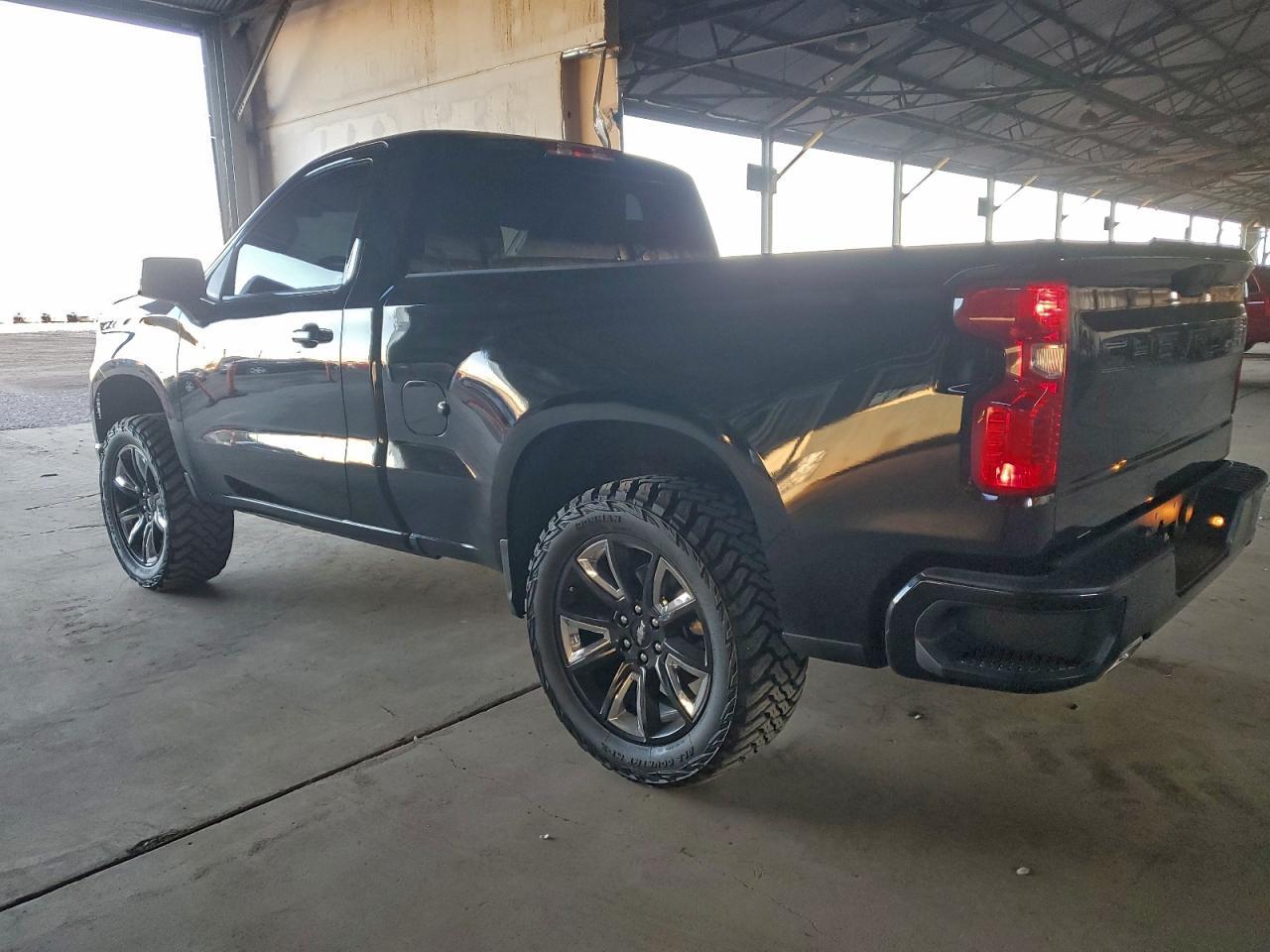 2024 Chevrolet Silverado C1500 - Фото 2