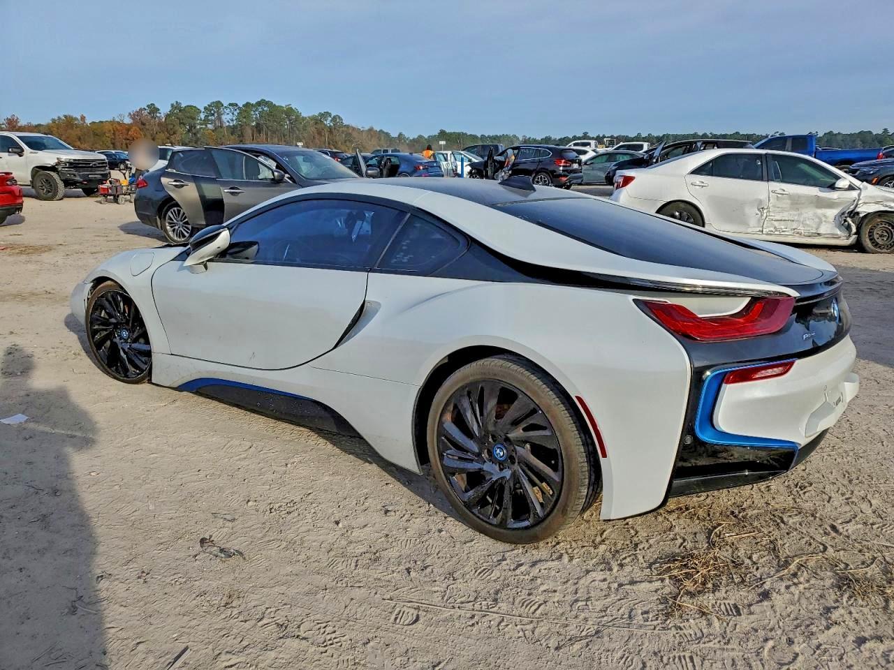 2016 BMW I8 - Image 2