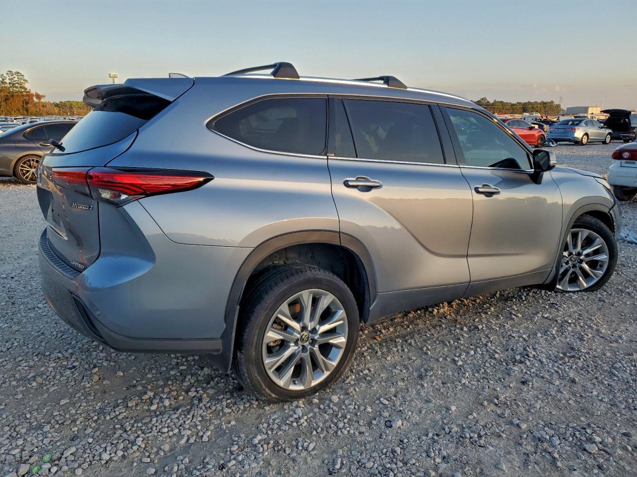 2023 Toyota Highlander Hybrid Limited - Фото 3