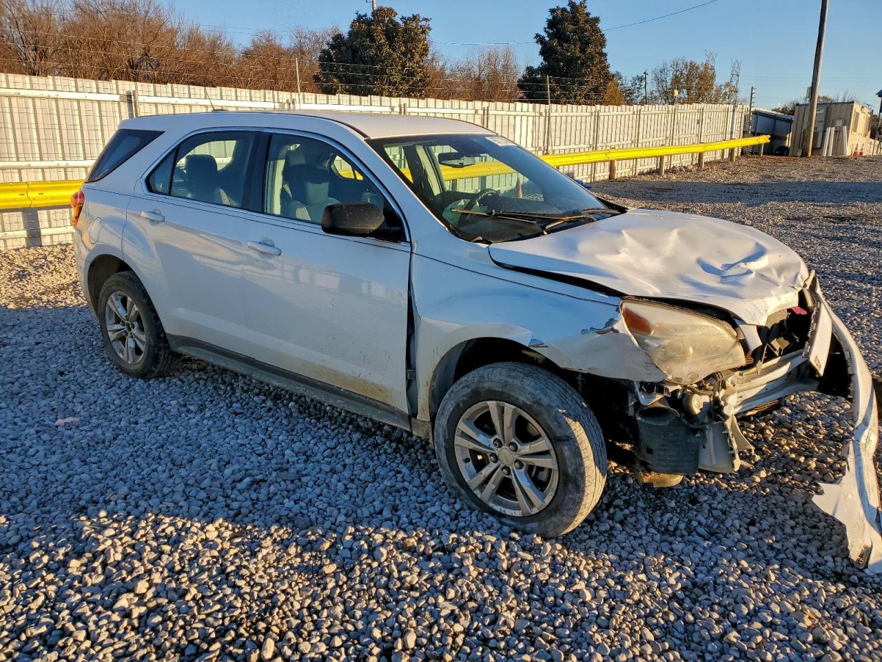 2015 Chevrolet Equinox Ls - Image 4