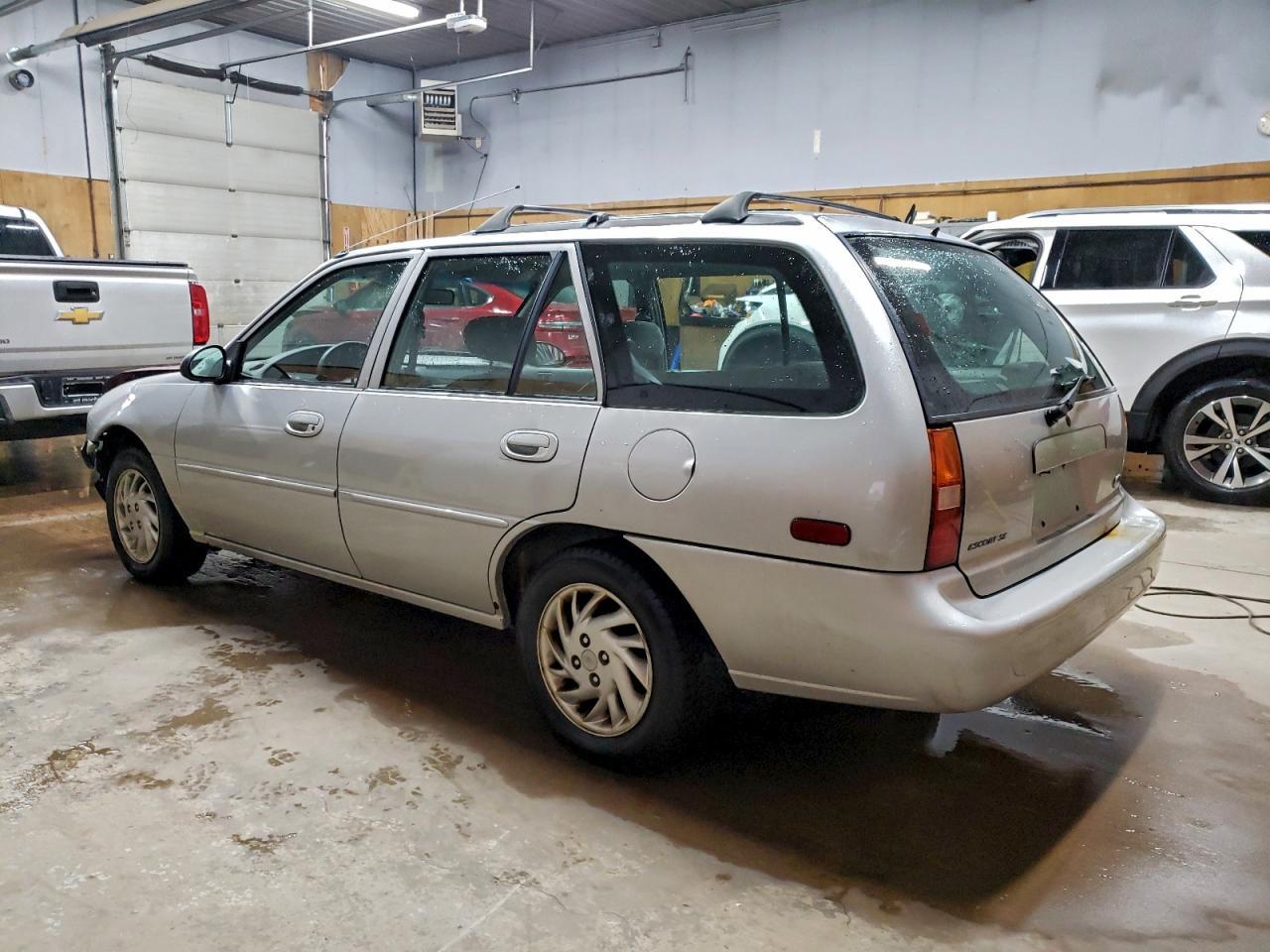 1999 Ford Escort Se - Image 2