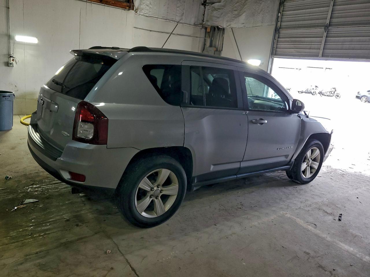 2015 Jeep Compass Latitude - Фото 3