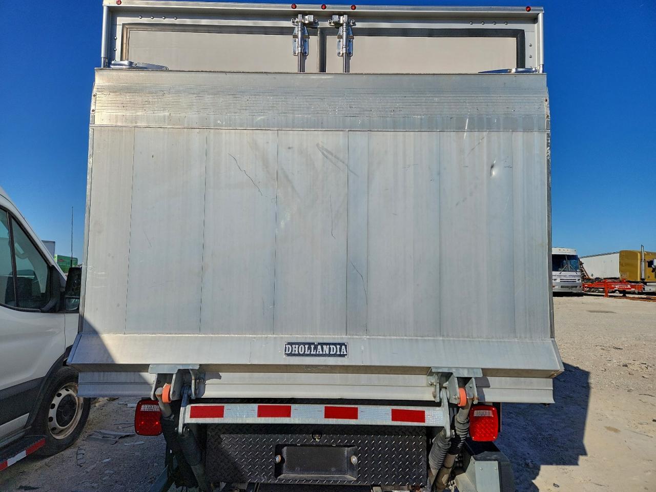 2023 Chevrolet Express Refrigerated Delivery Truck - Фото 6