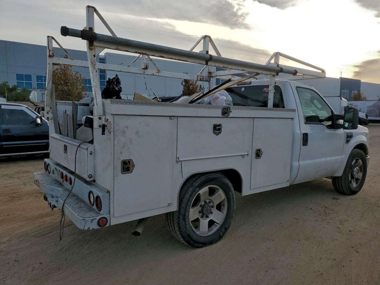 2008 Ford F350 Super Duty Utility / Service Truck - Фото 3