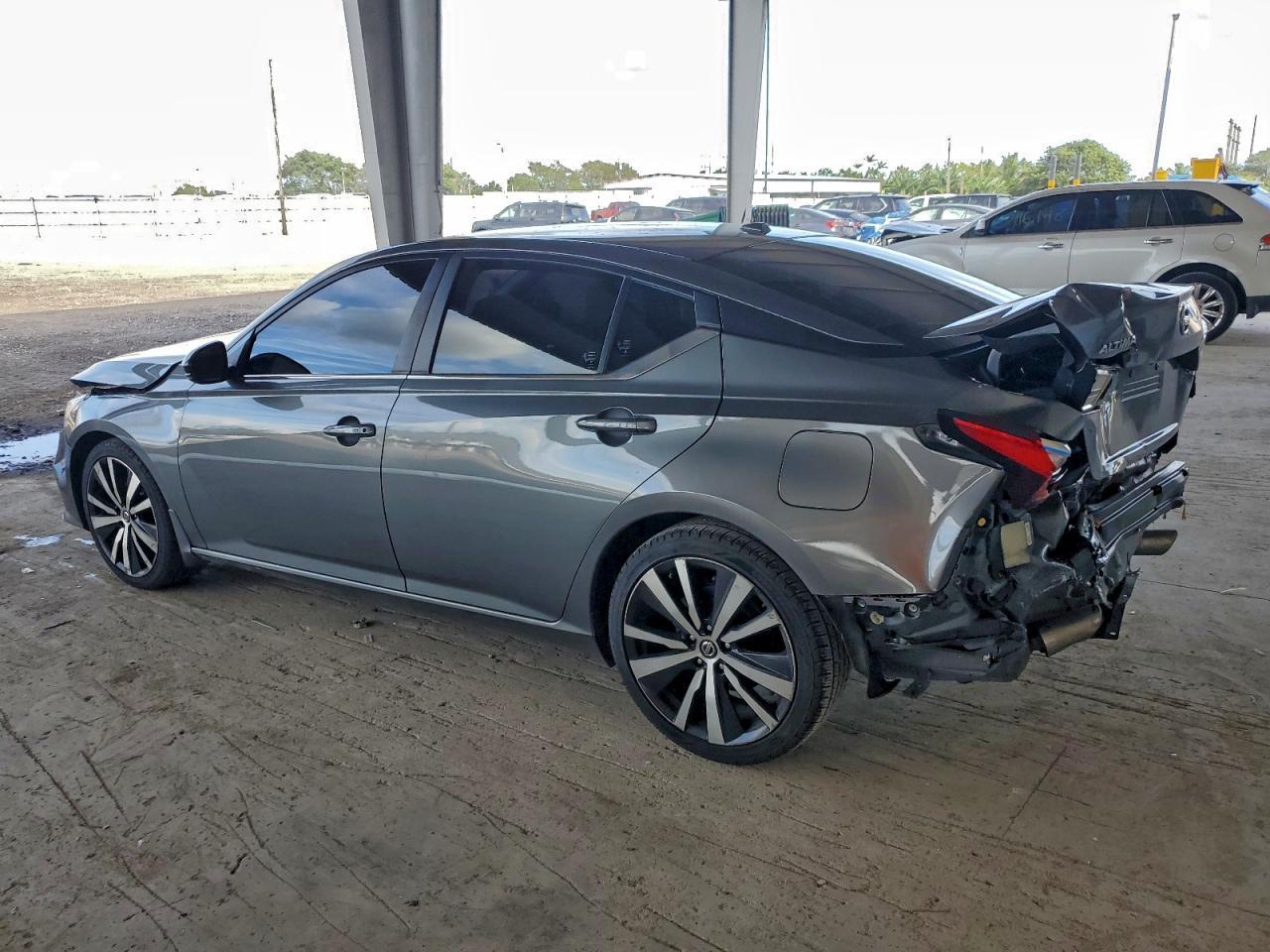 2019 Nissan Altima Sr - Фото 2