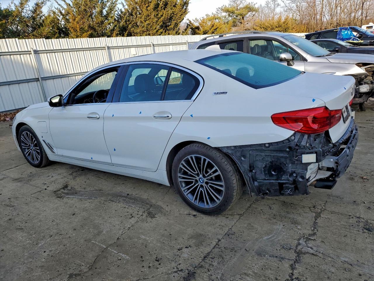 2018 BMW 530Xe - Image 2