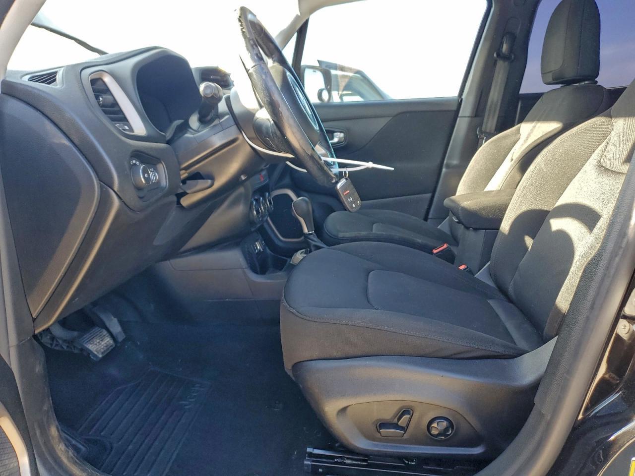 2017 Jeep Renegade Latitude - Image 7