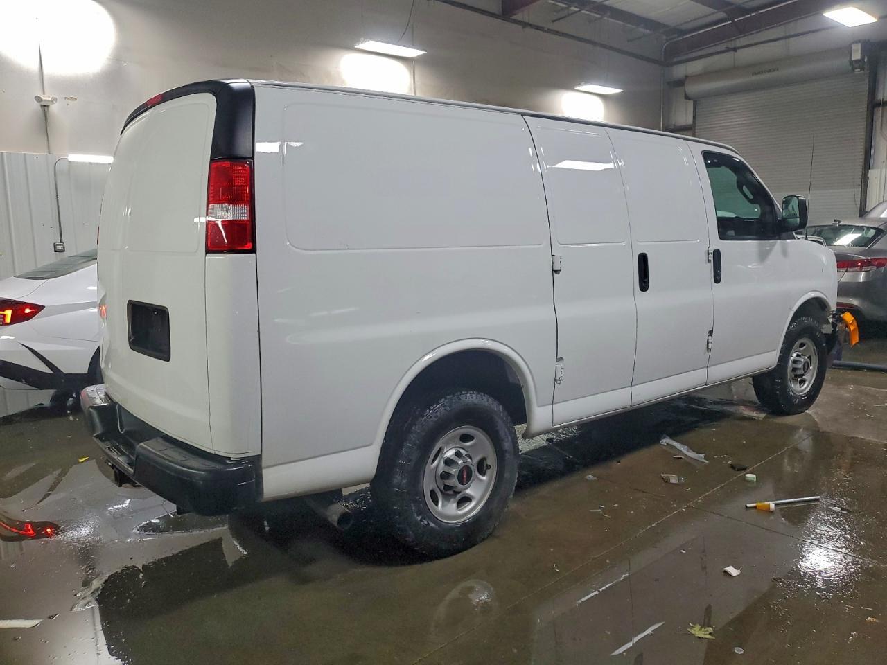 2020 GMC Savana G2500 - Фото 3