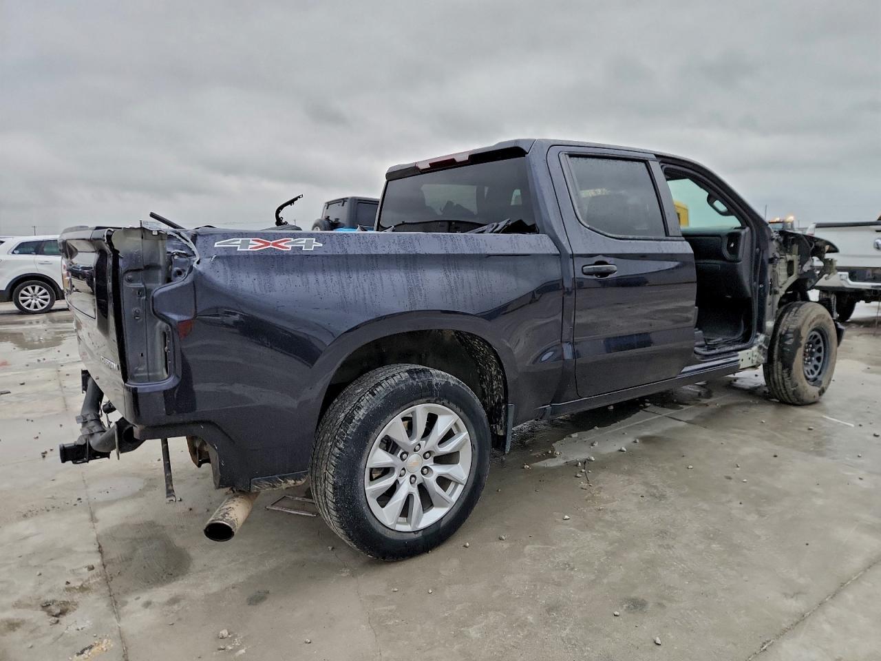 2023 Chevrolet Silverado K1500 Custom - Фото 3