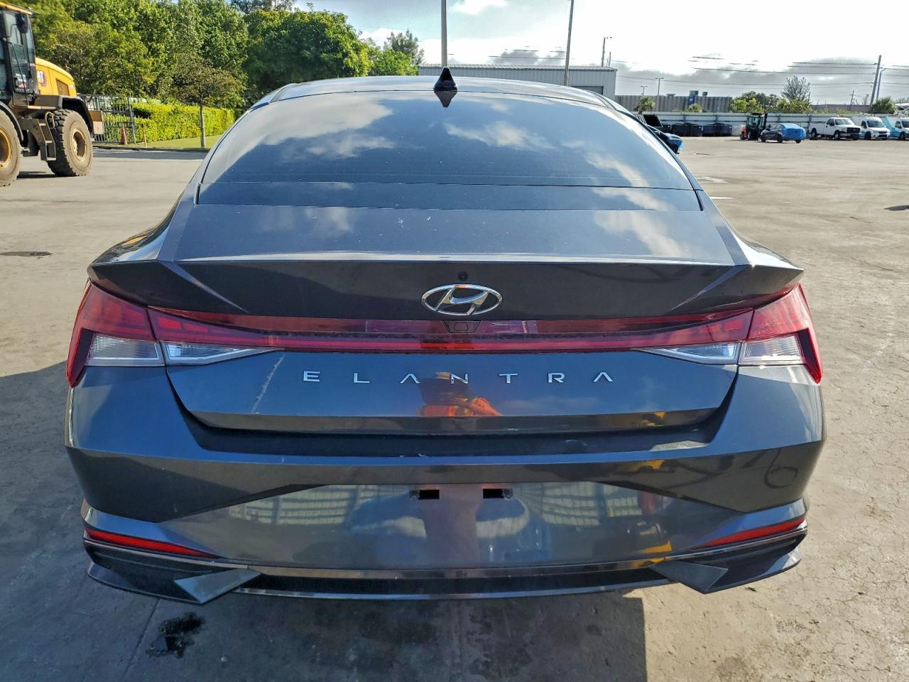 2021 Hyundai Elantra - Image 6