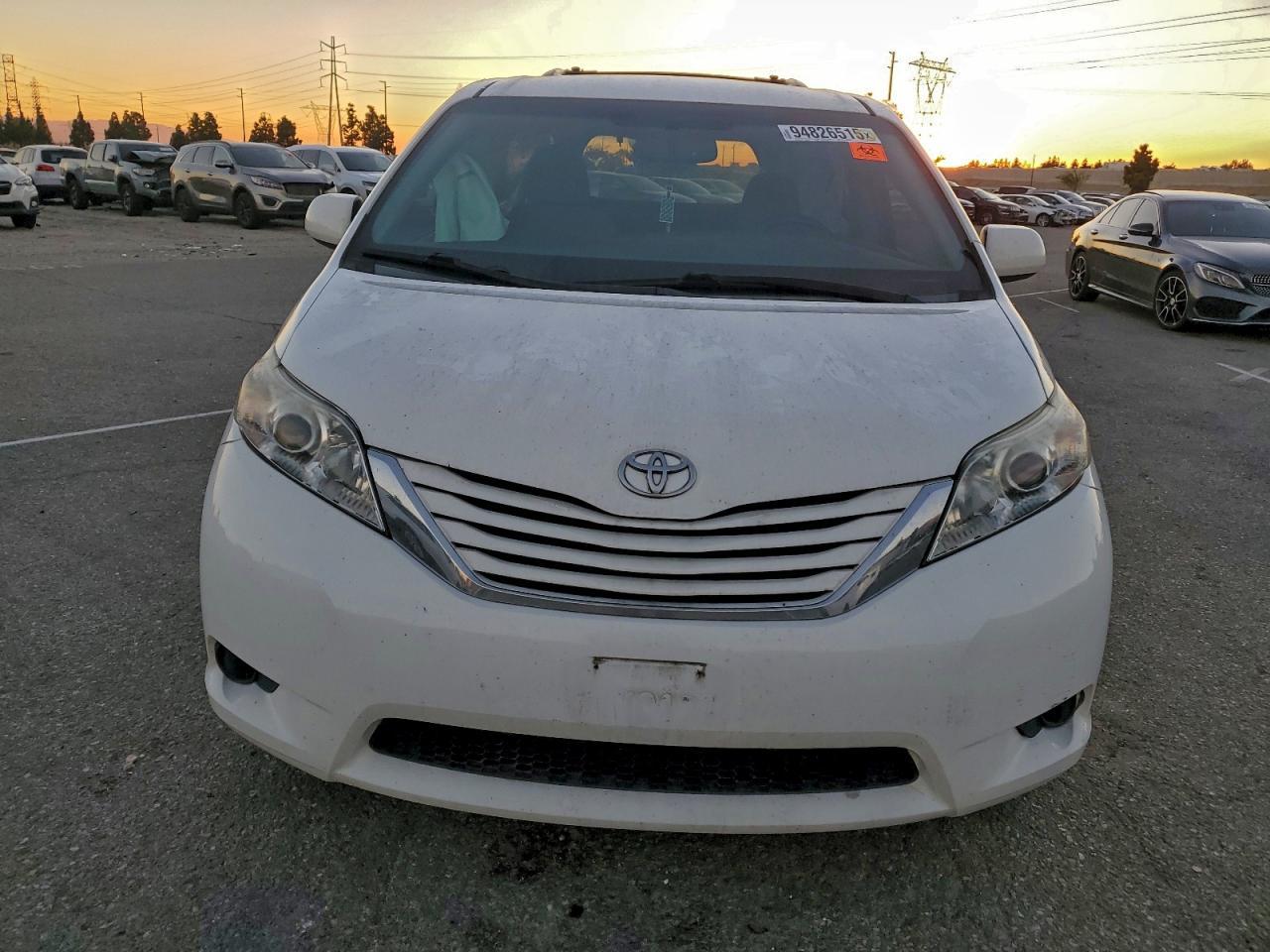 2015 Toyota Sienna Le - Image 5