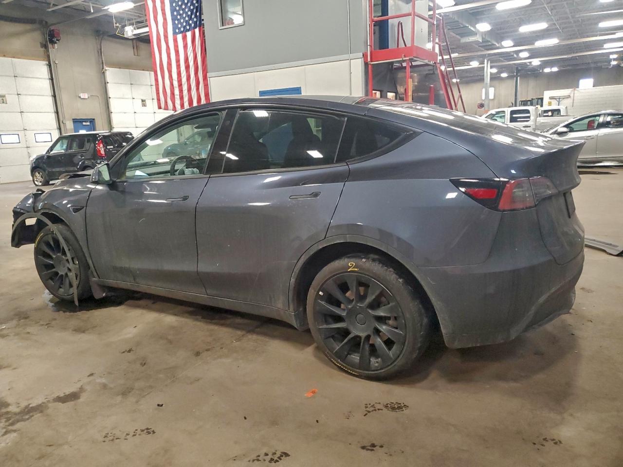 2023 Tesla Model Y - Фото 2
