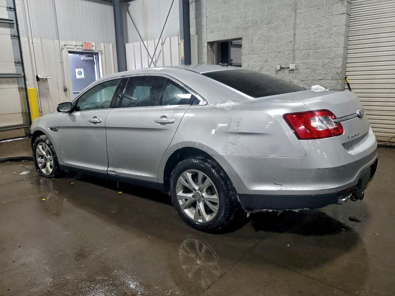 2011 Ford Taurus Sel - Image 2