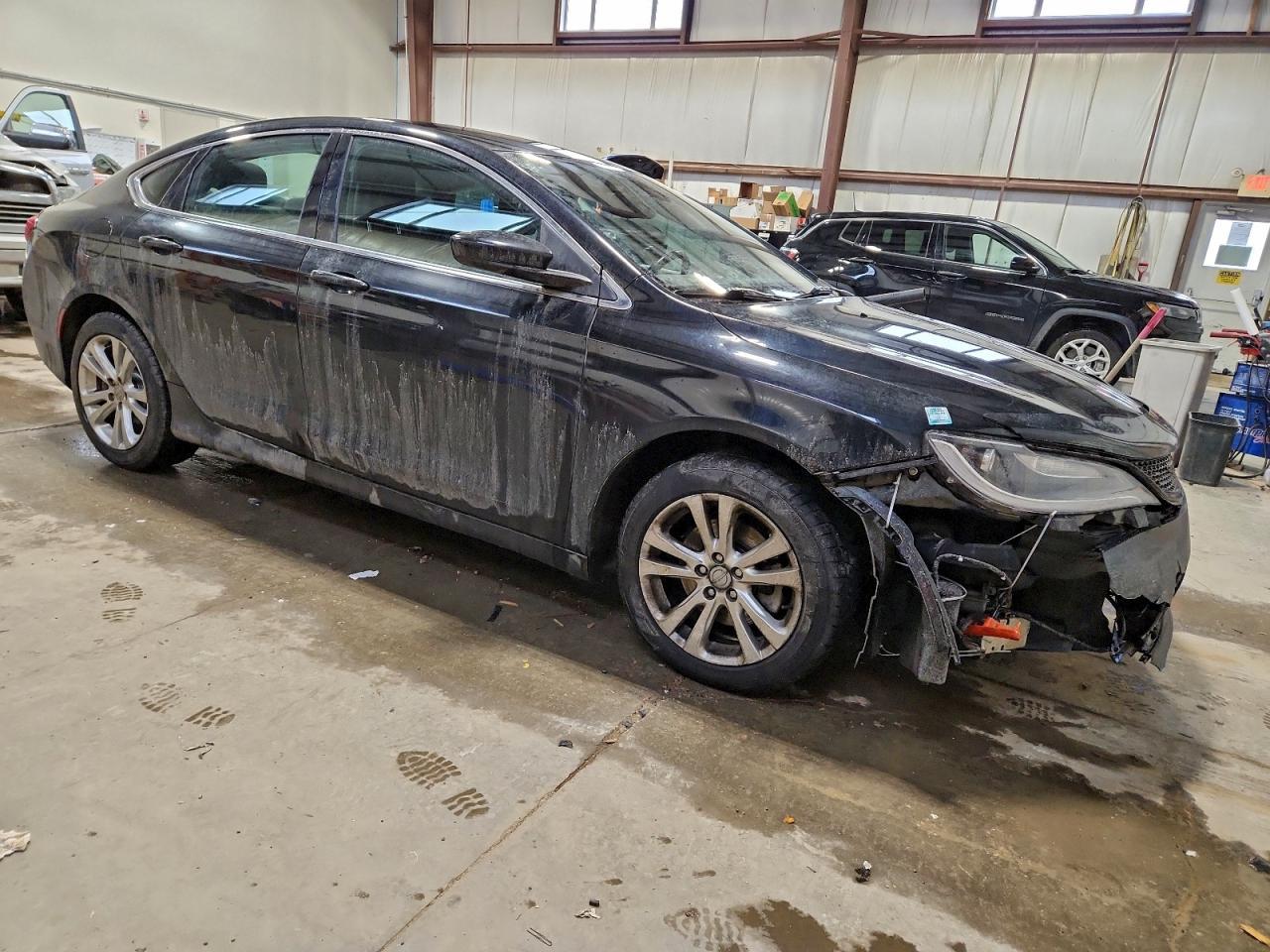2015 Chrysler 200 Limited - Image 4