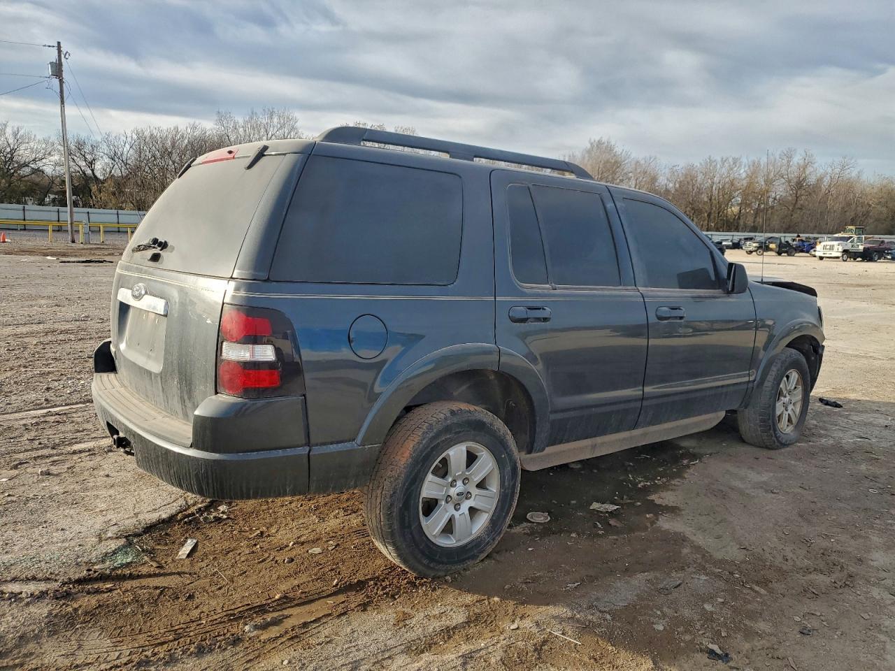 2010 Ford Explorer Xlt - Image 3