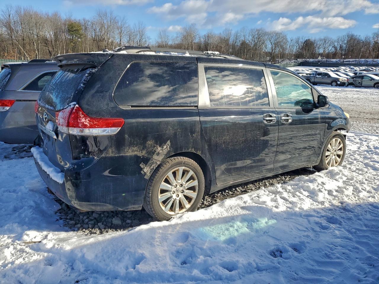 2012 Toyota Sienna Xle - Фото 3