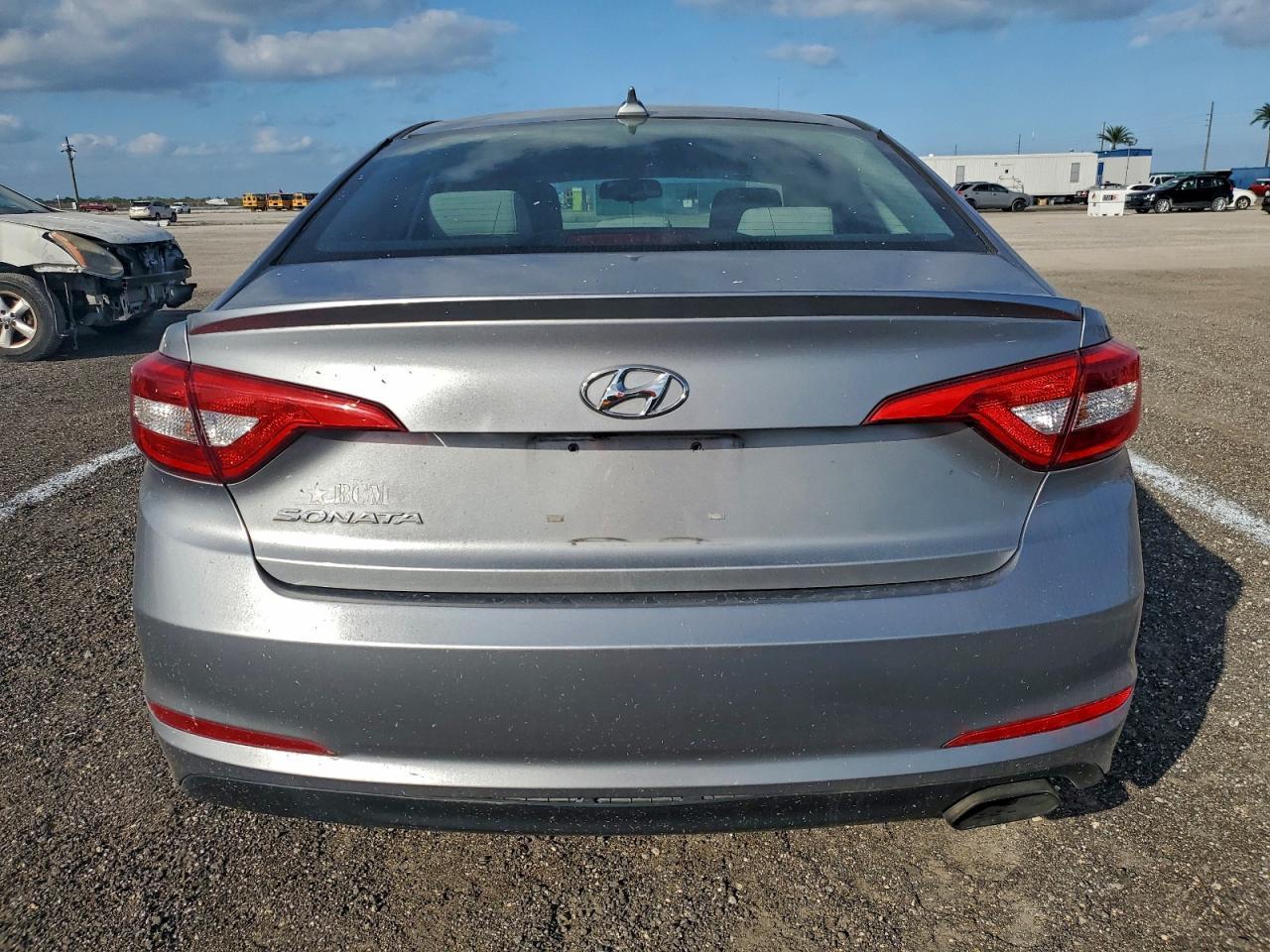 2017 Hyundai Sonata Se - Image 6