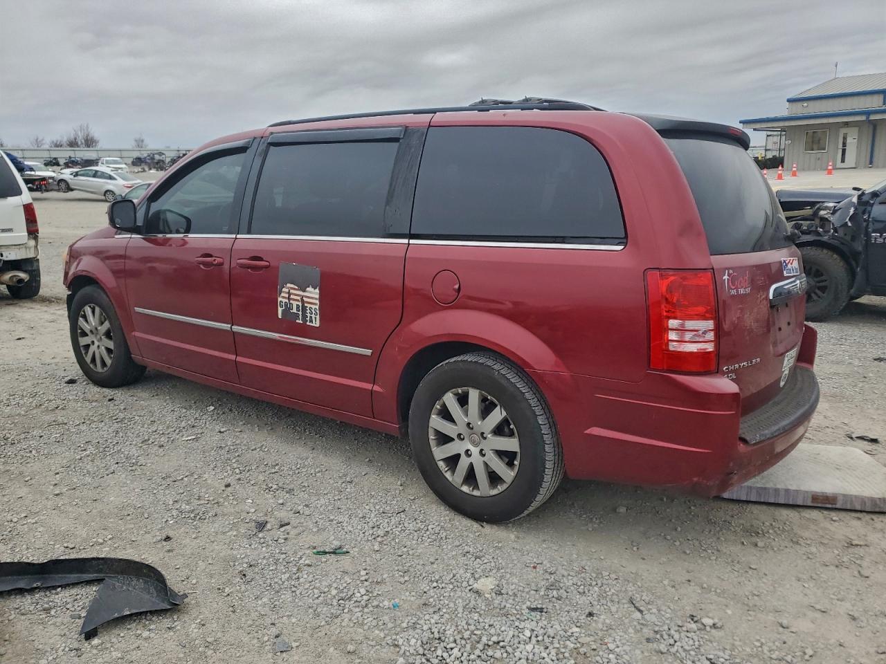 2010 Chrysler Town & Country Touring Plus - Image 2
